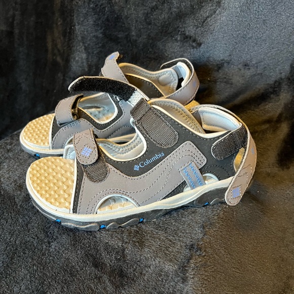 Columbia size 3 youth sandals. - Picture 4 of 4
